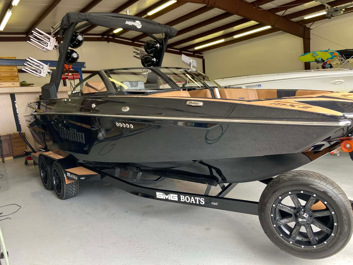 Detailed black Malibu